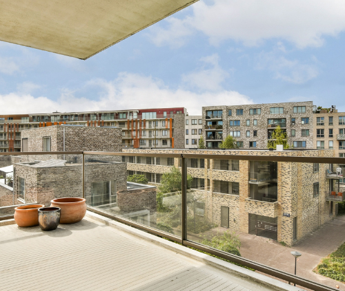 ویژگی های شیشه بالکنی در هنگام خرید