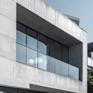 ویژگی های شیشه بالکی در هنگام خرید