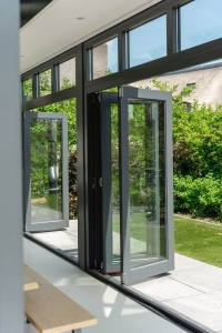 شیشه بالکن ارزان